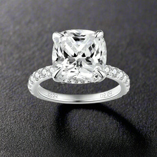 5.0 Cushion With Halo & Pavé