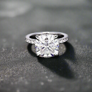 5.0 Cushion With Halo & Pavé